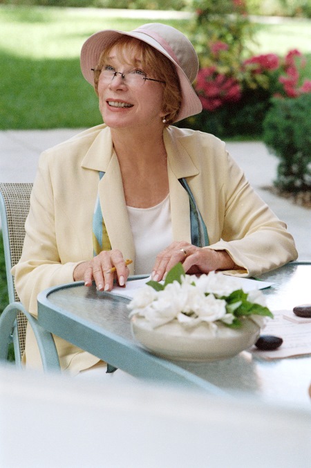 Still of Shirley MacLaine in As - ne blogesne (2005)