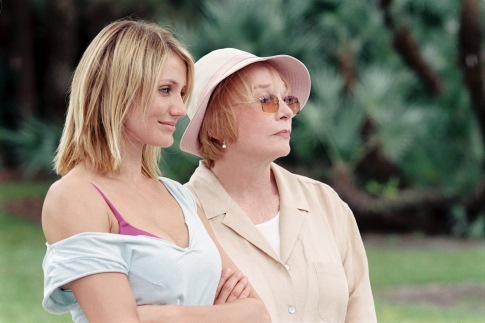 Still of Cameron Diaz and Shirley MacLaine in As - ne blogesne (2005)