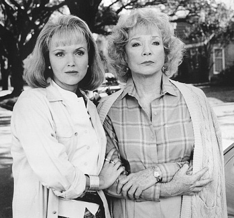 Still of Shirley MacLaine and Miranda Richardson in The Evening Star (1996)