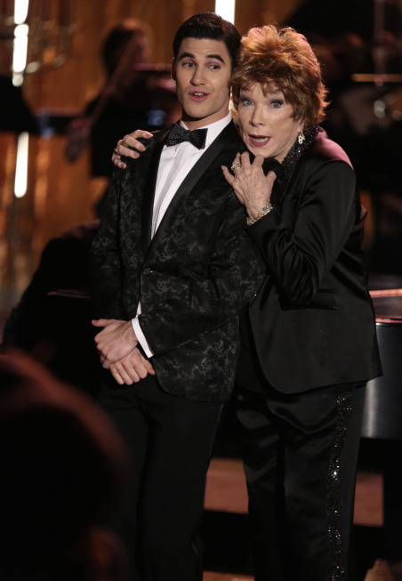 Still of Shirley MacLaine and Darren Criss in Glee (2009)
