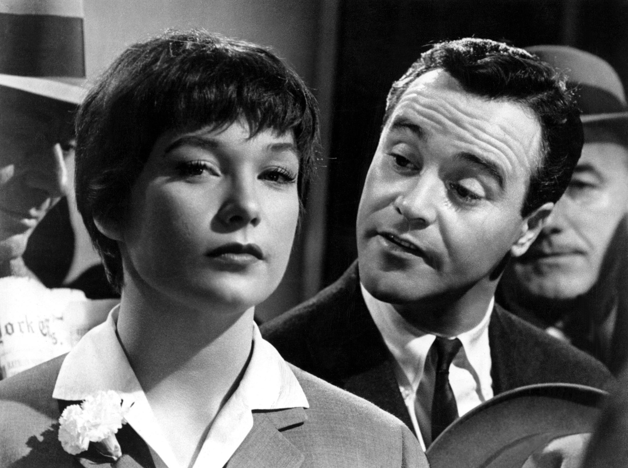 Still of Jack Lemmon and Shirley MacLaine in The Apartment (1960)