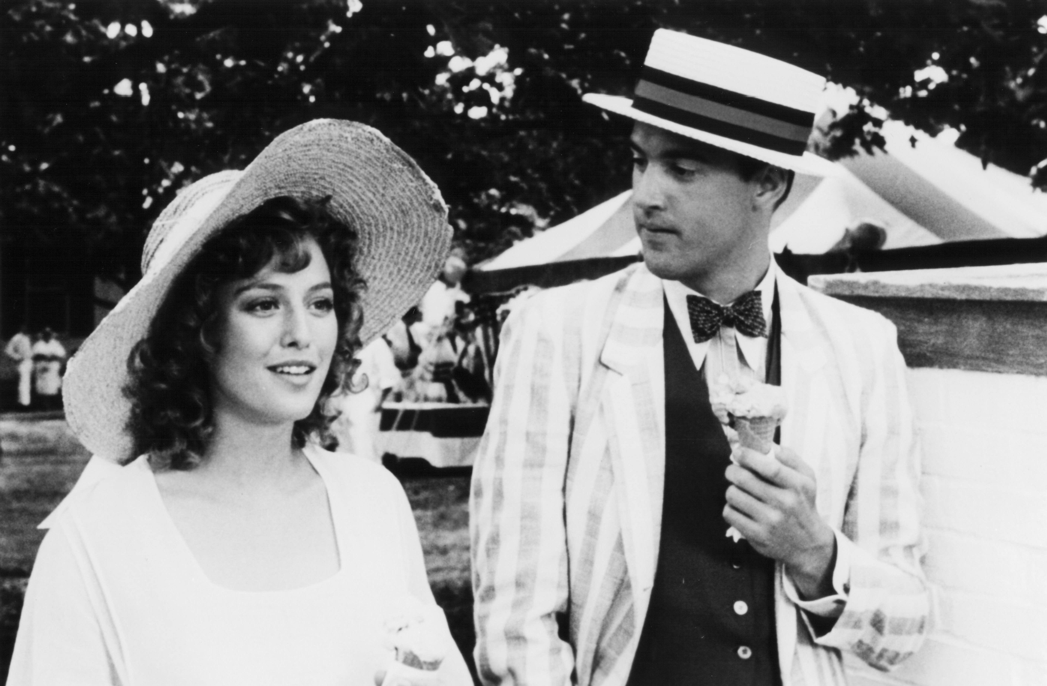 Still of Anthony Edwards and Virginia Madsen in Mr. North (1988)