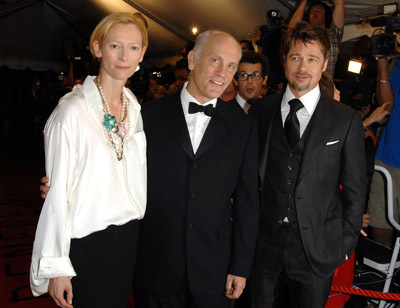 Brad Pitt, John Malkovich and Tilda Swinton at event of Perskaityk ir sudegink (2008)