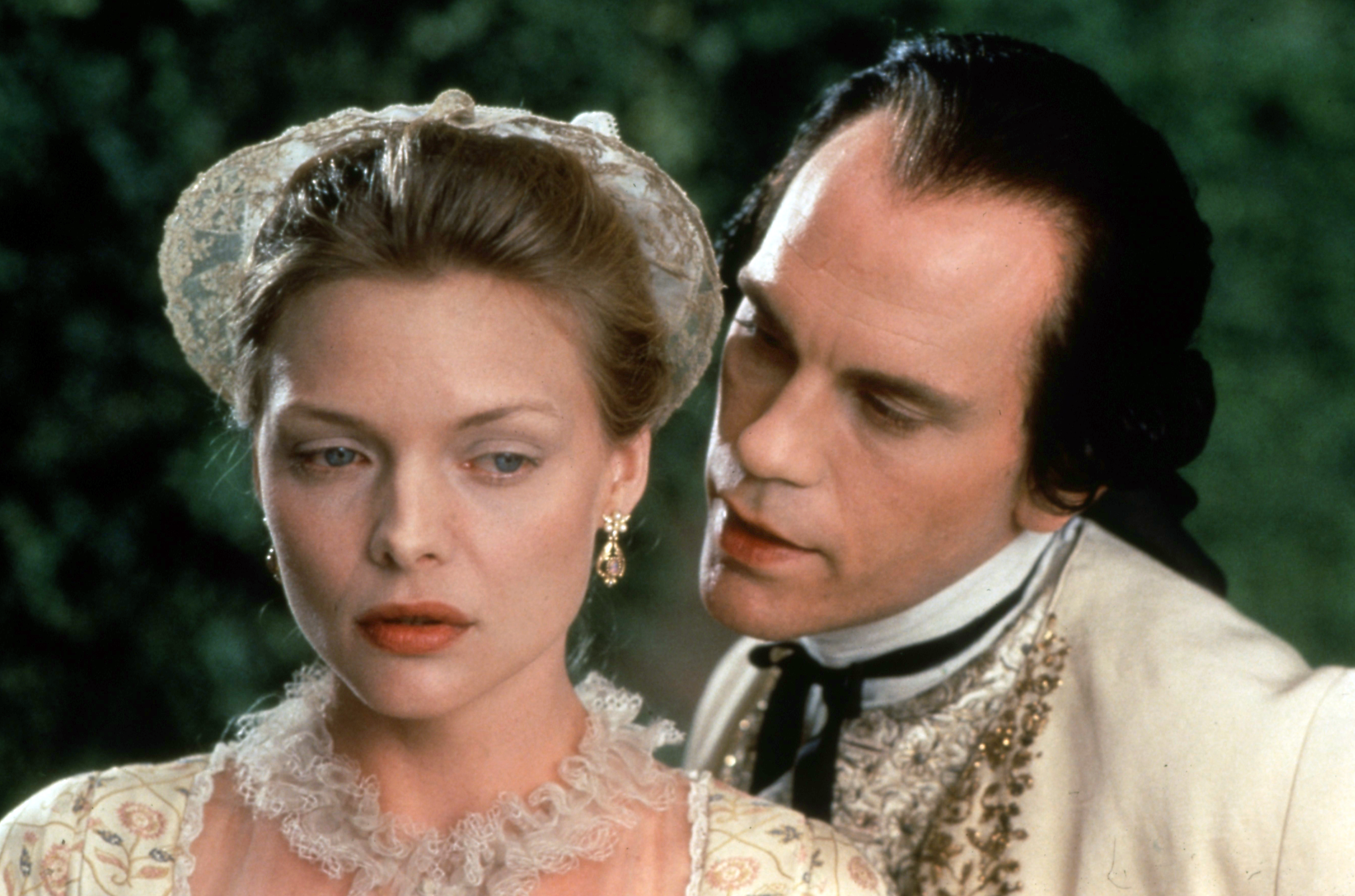 Still of Michelle Pfeiffer and John Malkovich in Dangerous Liaisons (1988)