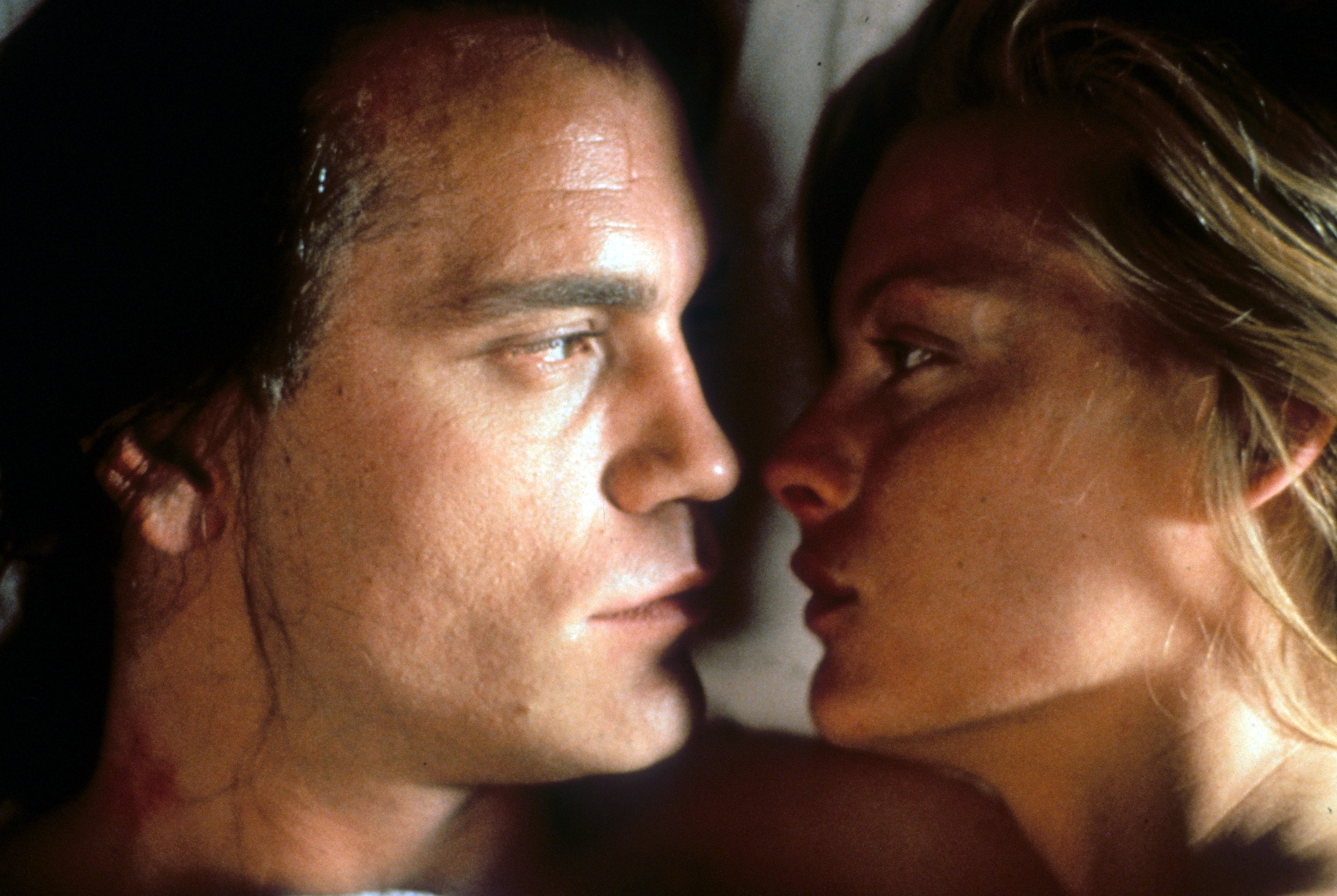 Still of Michelle Pfeiffer and John Malkovich in Dangerous Liaisons (1988)