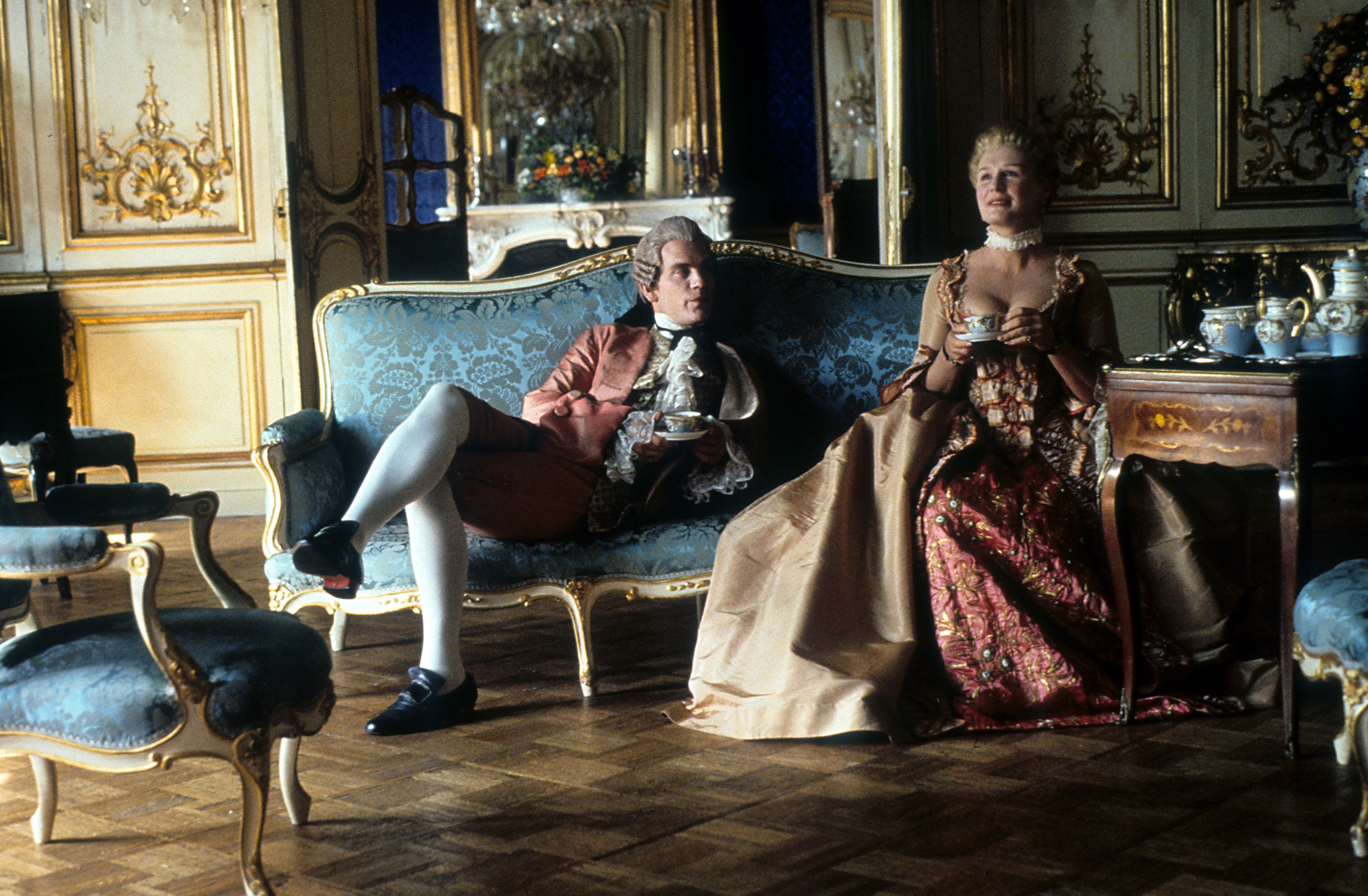 Still of Glenn Close and John Malkovich in Dangerous Liaisons (1988)