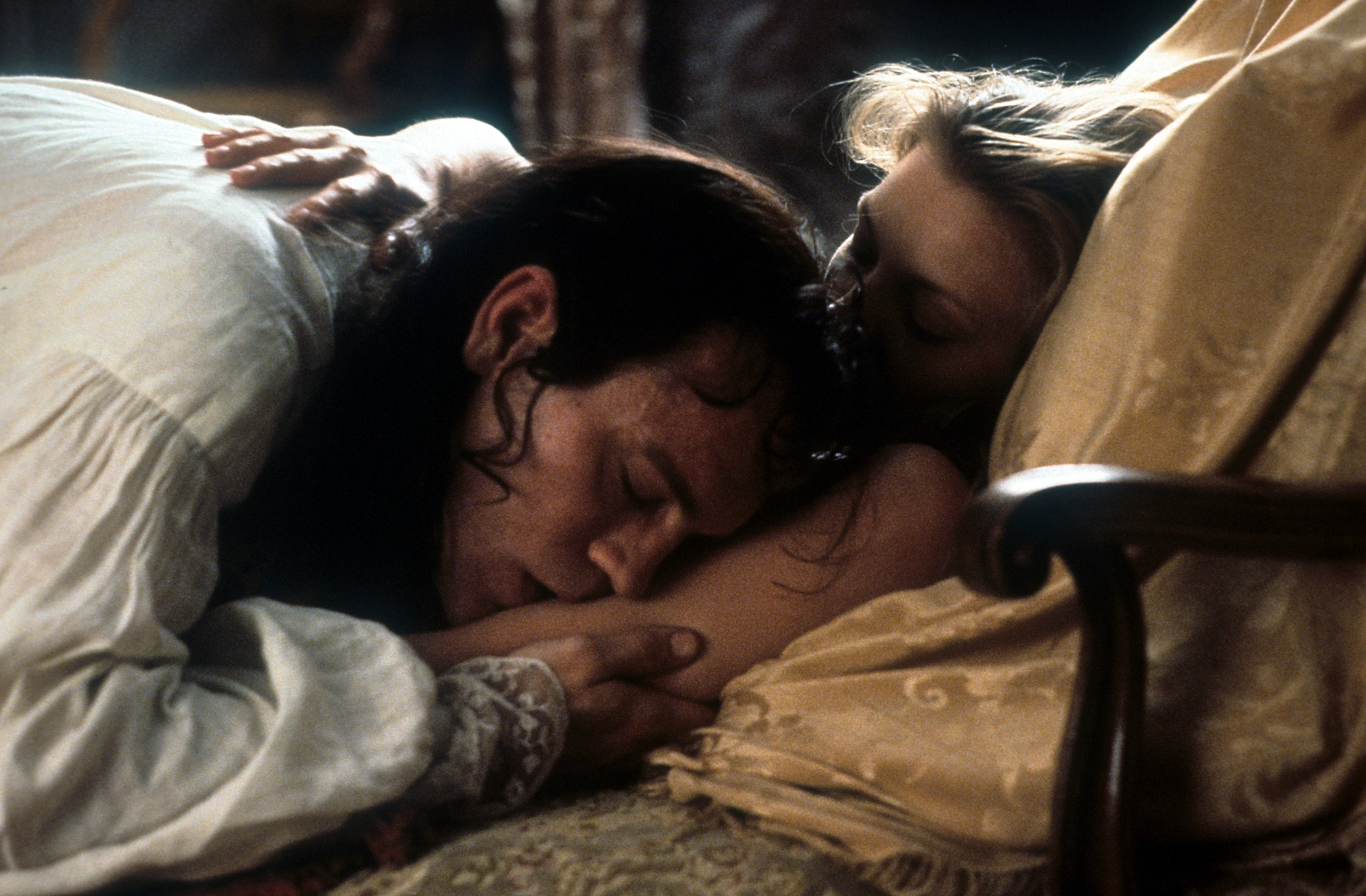 Still of Michelle Pfeiffer and John Malkovich in Dangerous Liaisons (1988)