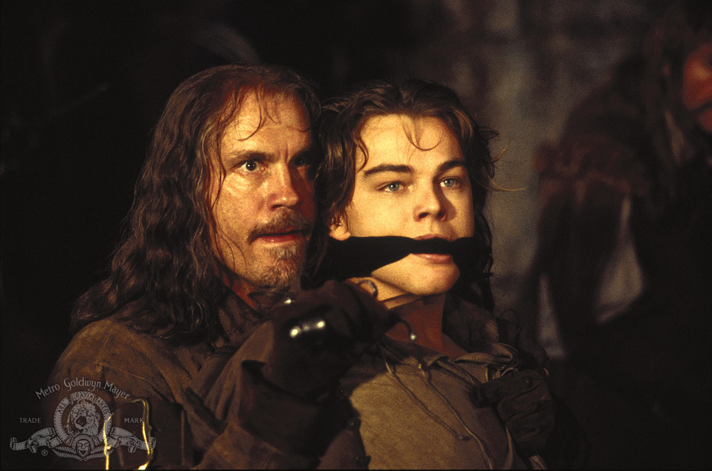 Still of Leonardo DiCaprio and John Malkovich in The Man in the Iron Mask (1998)