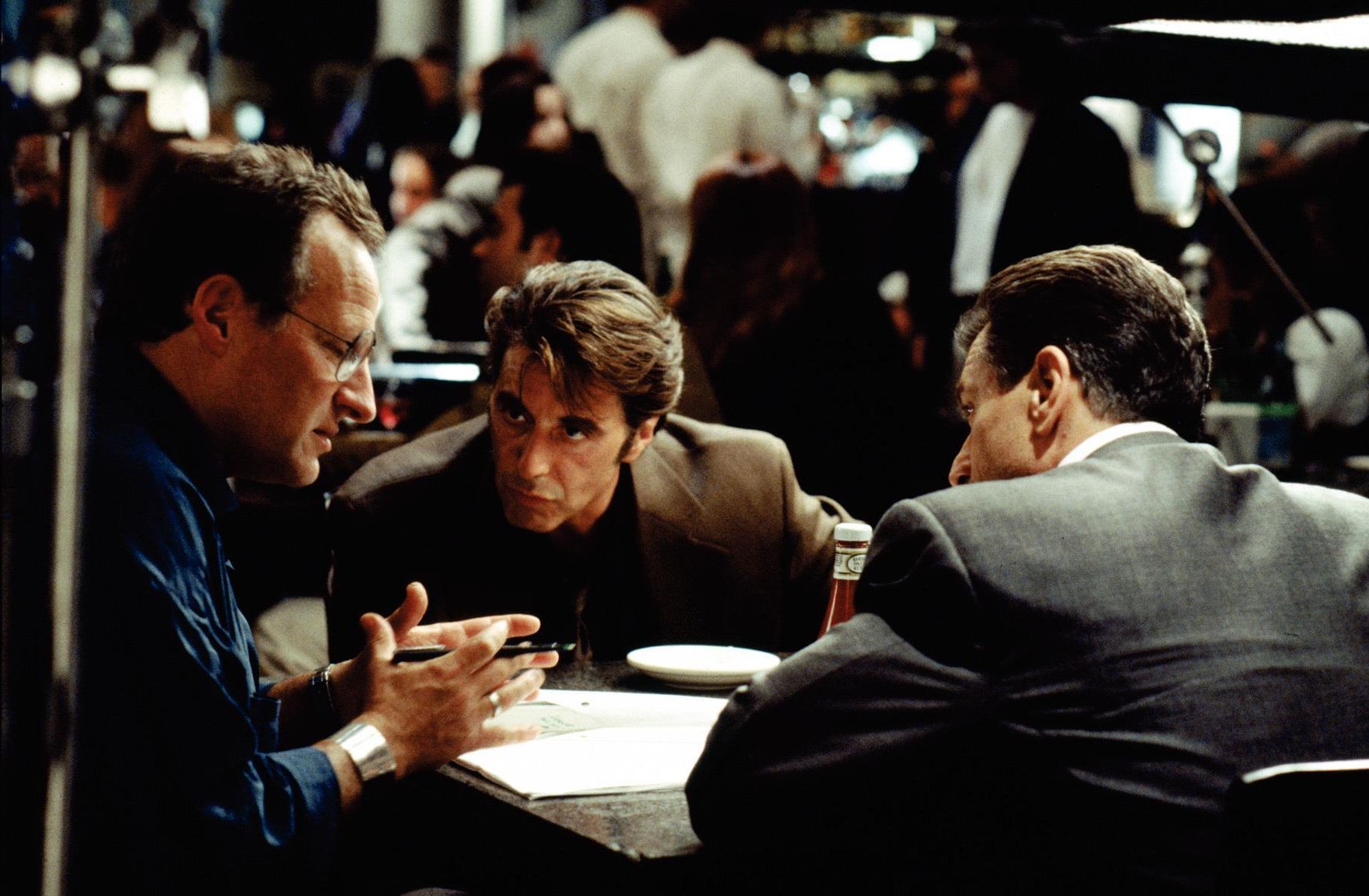 Still of Robert De Niro, Al Pacino and Michael Mann in Heat (1995)