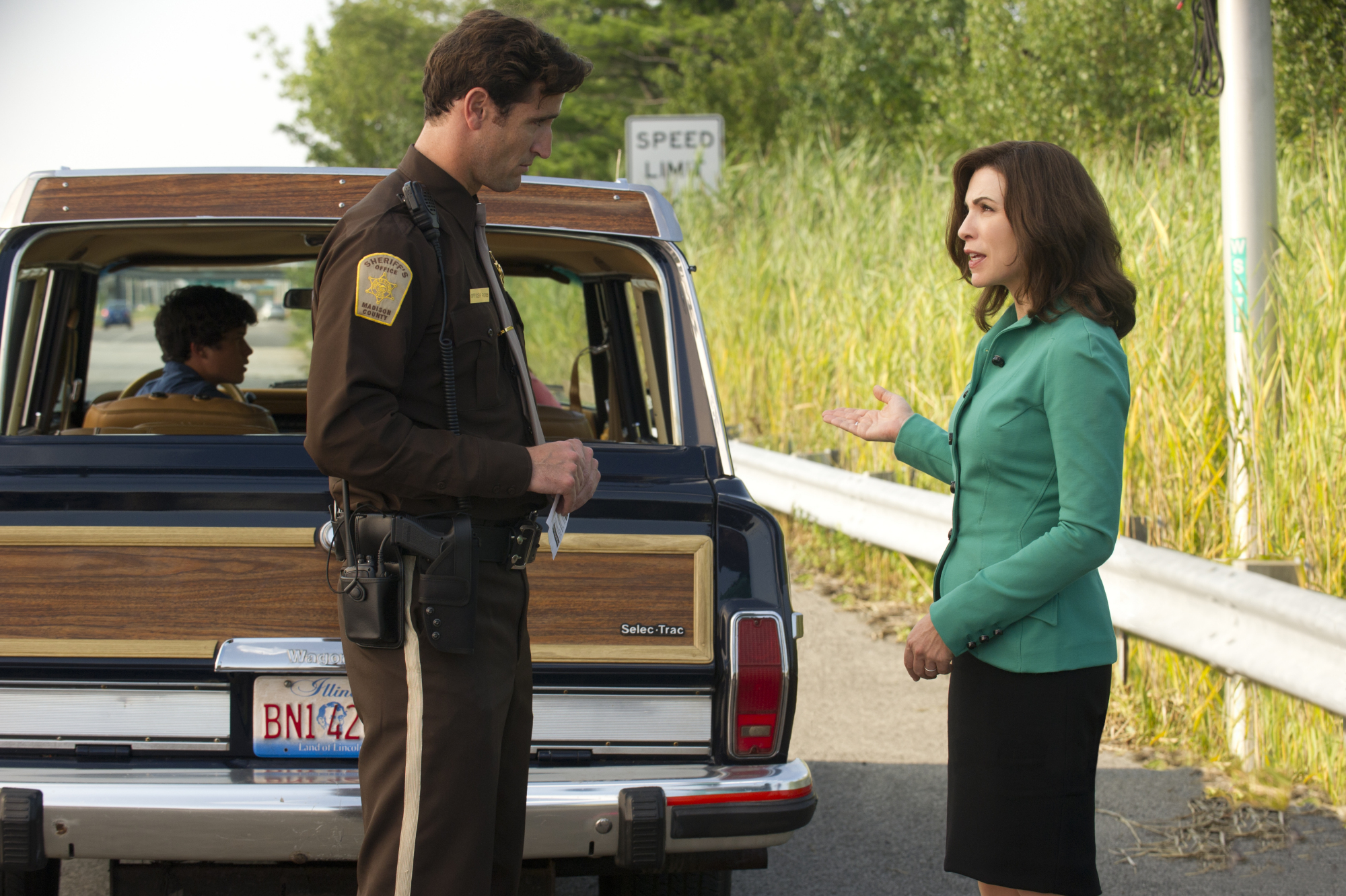 Still of Julianna Margulies and Matthew Del Negro in The Good Wife (2009)