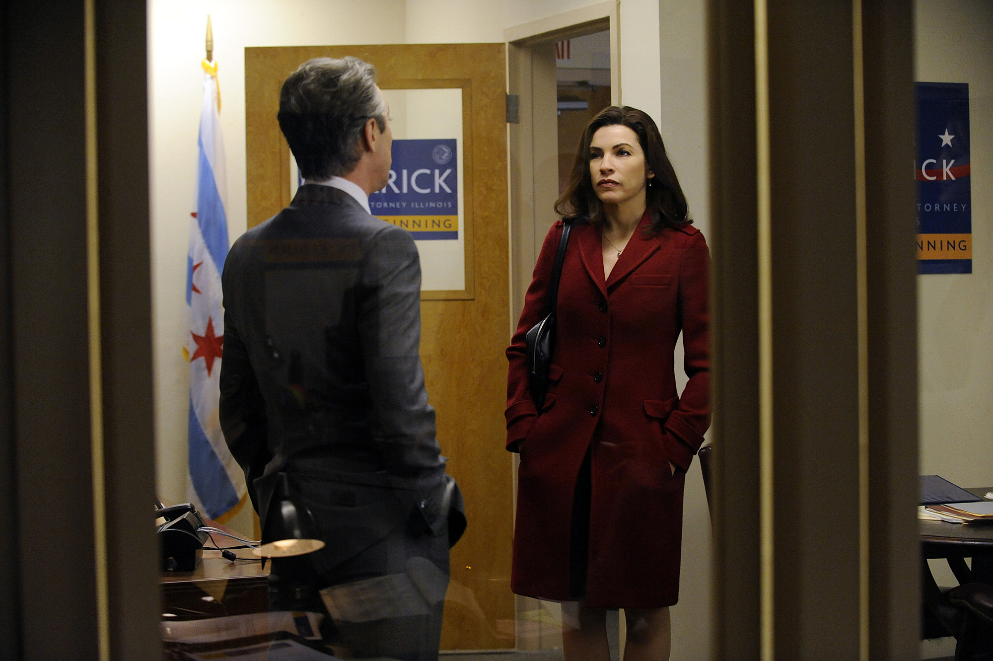 Still of Julianna Margulies and Alan Cumming in The Good Wife (2009)