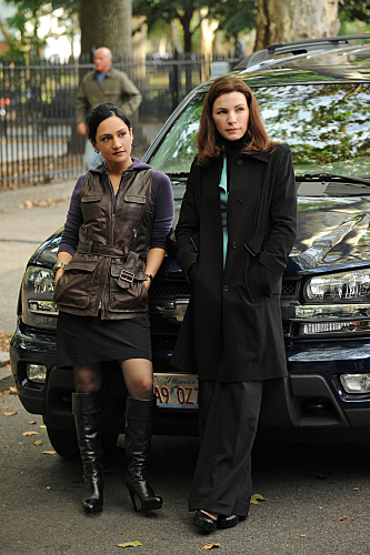 Still of Julianna Margulies and Archie Panjabi in The Good Wife (2009)