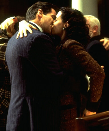 Still of Pierce Brosnan and Julianna Margulies in Evelyn (2002)