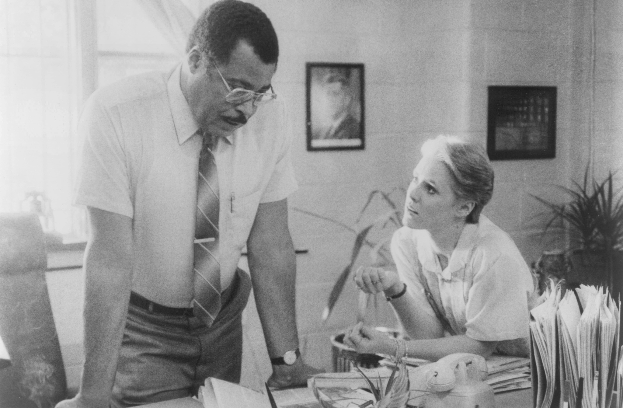 Still of James Earl Jones and Mary Stuart Masterson in My Little Girl (1986)