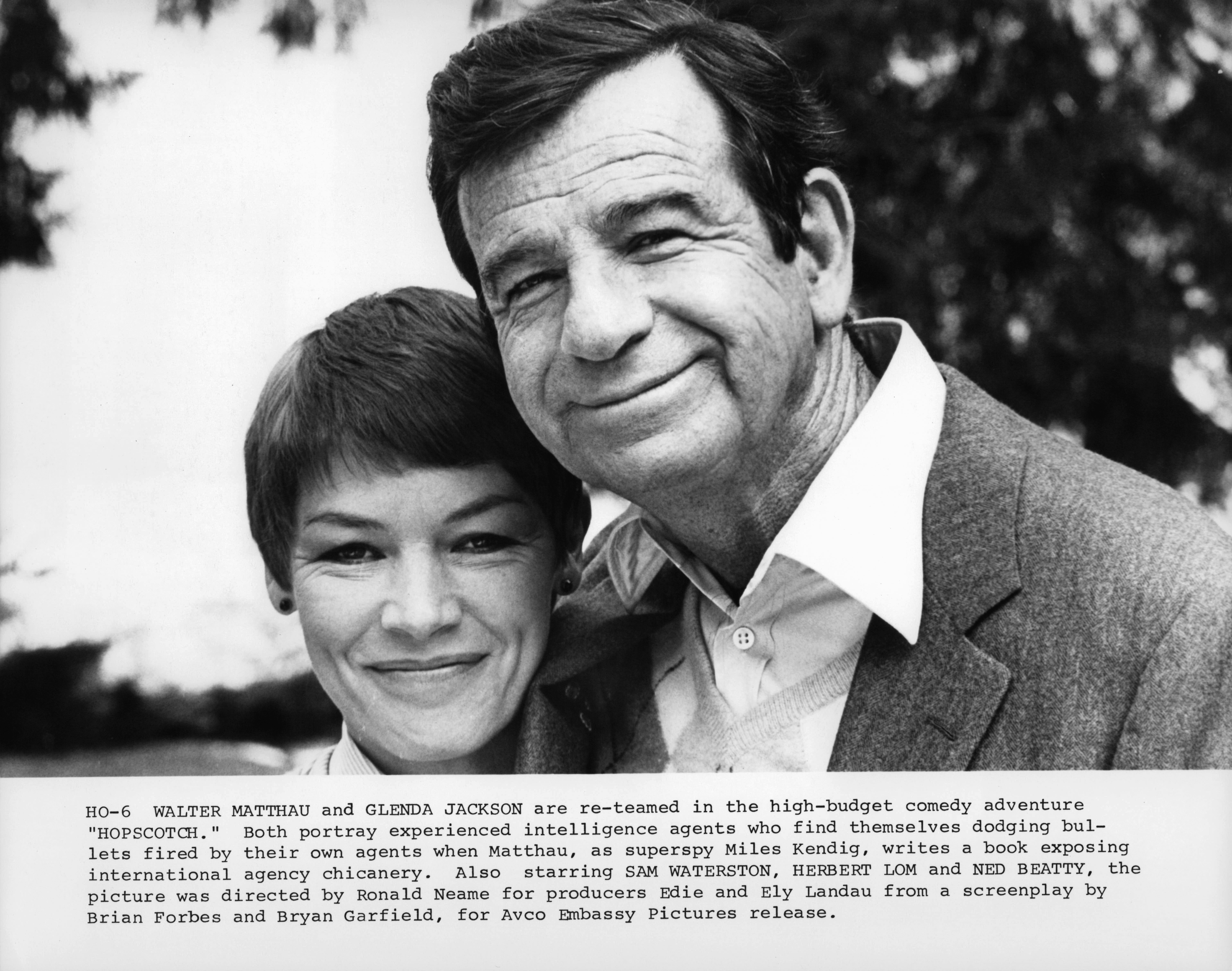 Still of Walter Matthau and Glenda Jackson in Hopscotch (1980)