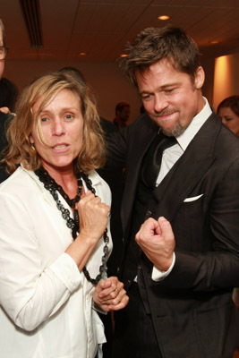Brad Pitt and Frances McDormand at event of Perskaityk ir sudegink (2008)