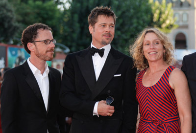 Brad Pitt, Frances McDormand and Joel Coen at event of Perskaityk ir sudegink (2008)