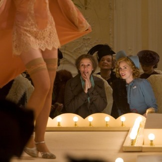 Still of Frances McDormand and Amy Adams in Miss Pettigrew Lives for a Day (2008)