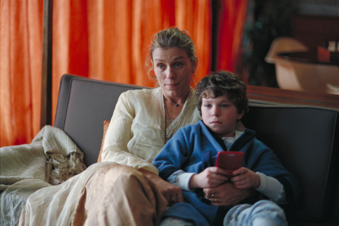 Still of Frances McDormand in Friends with Money (2006)