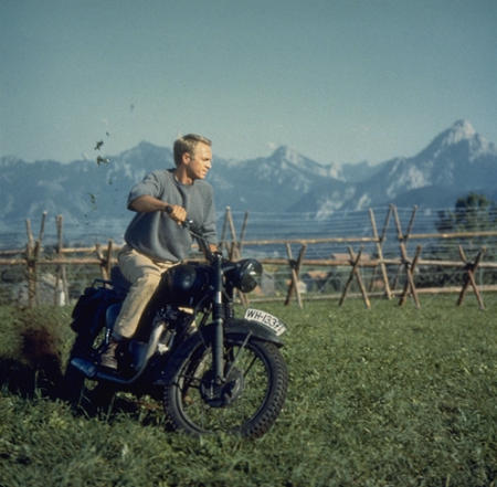 Still of Steve McQueen in The Great Escape (1963)