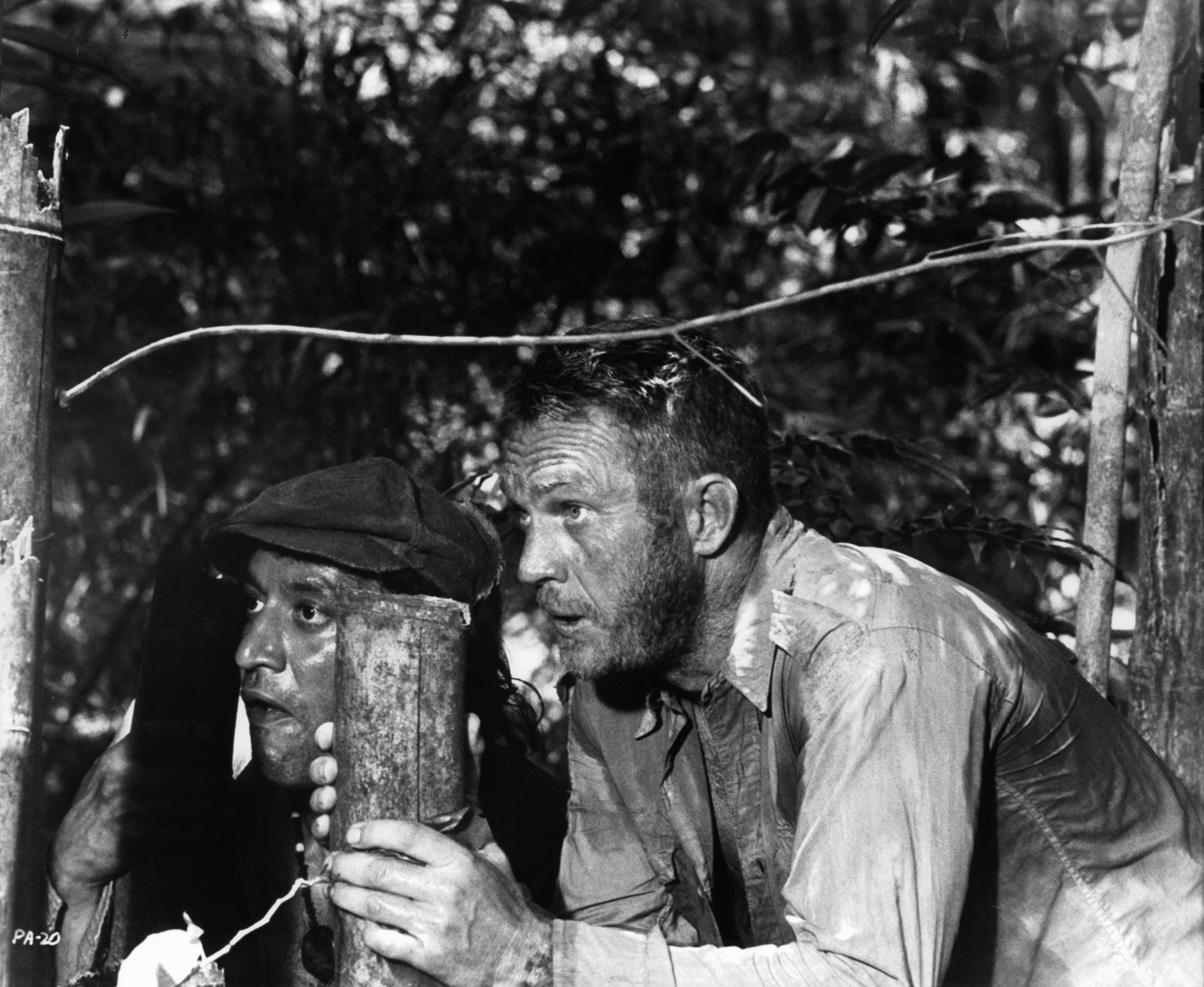 Still of Steve McQueen and Gregory Sierra in Papillon (1973)