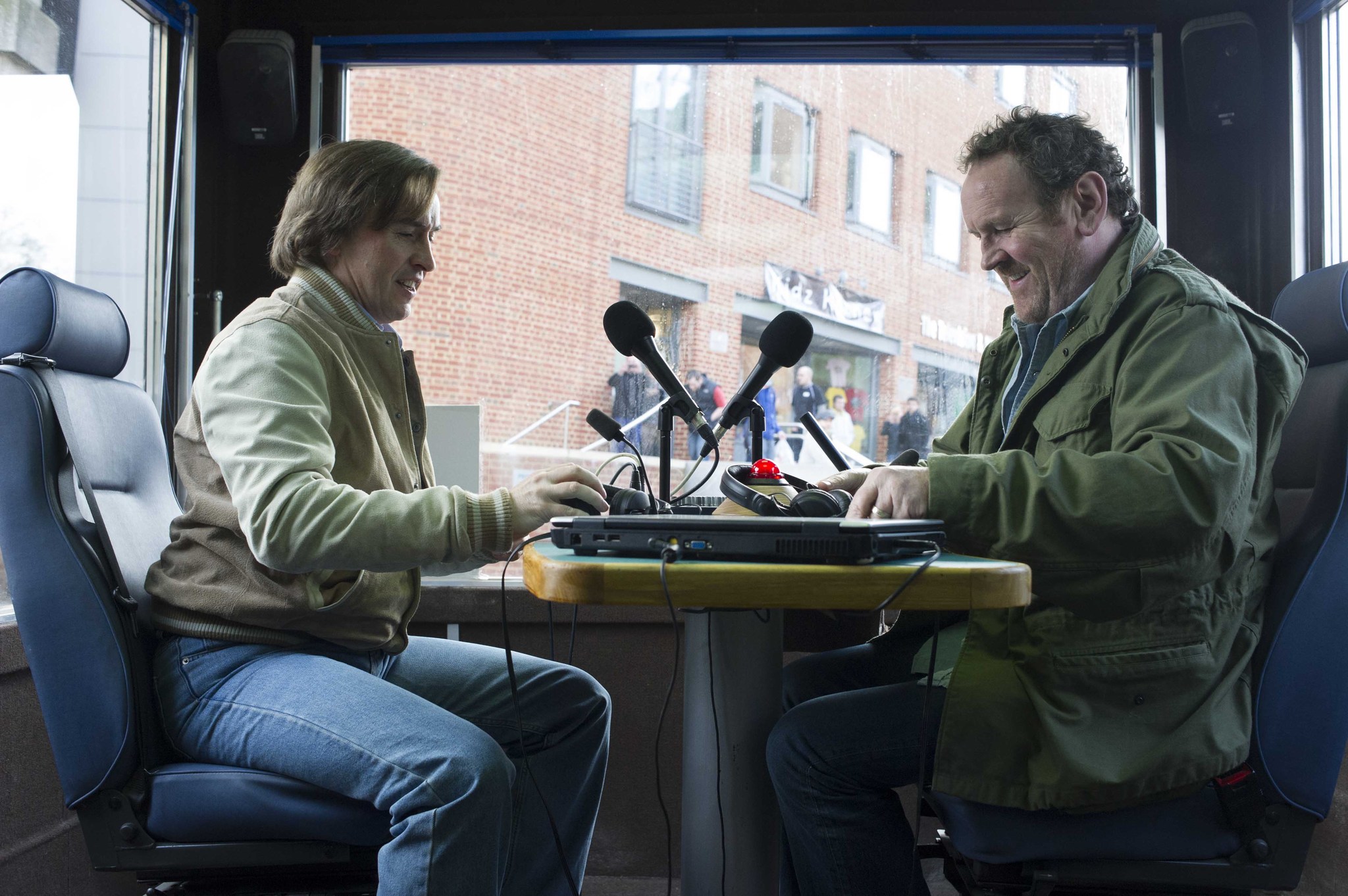 Still of Colm Meaney and Steve Coogan in Alan Partridge: Alpha Papa (2013)