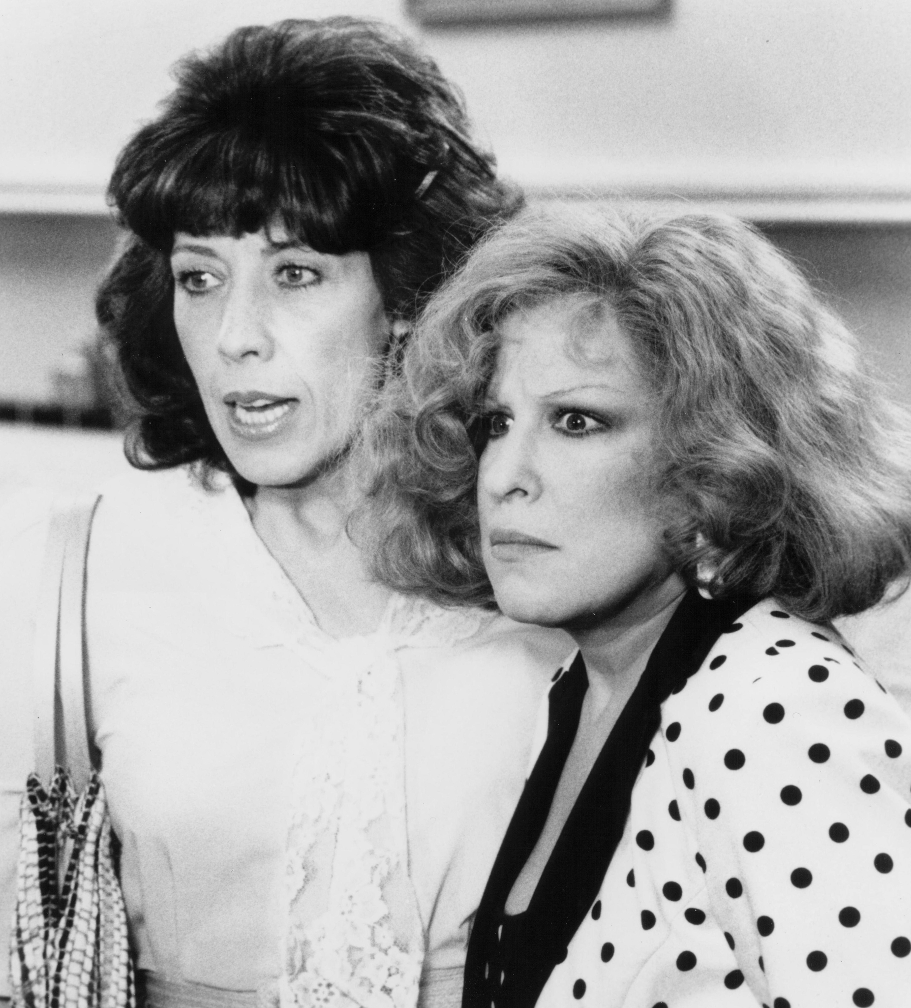 Still of Bette Midler and Lily Tomlin in Big Business (1988)