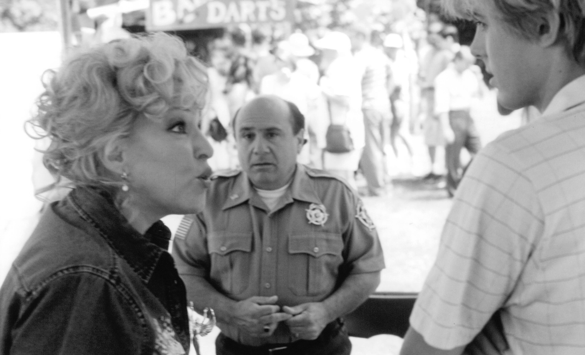 Still of Danny DeVito and Bette Midler in Drowning Mona (2000)