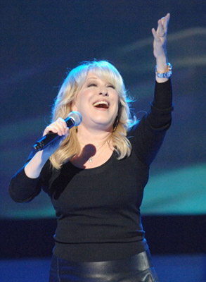 Bette Midler at event of American Idol: The Search for a Superstar (2002)