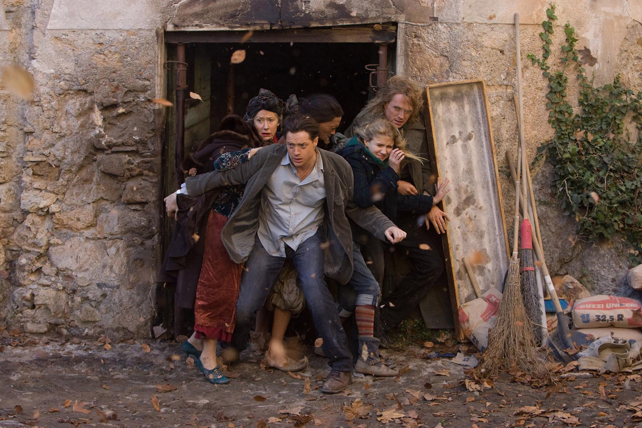 Still of Brendan Fraser, Helen Mirren and Eliza Bennett in Inkheart (2008)