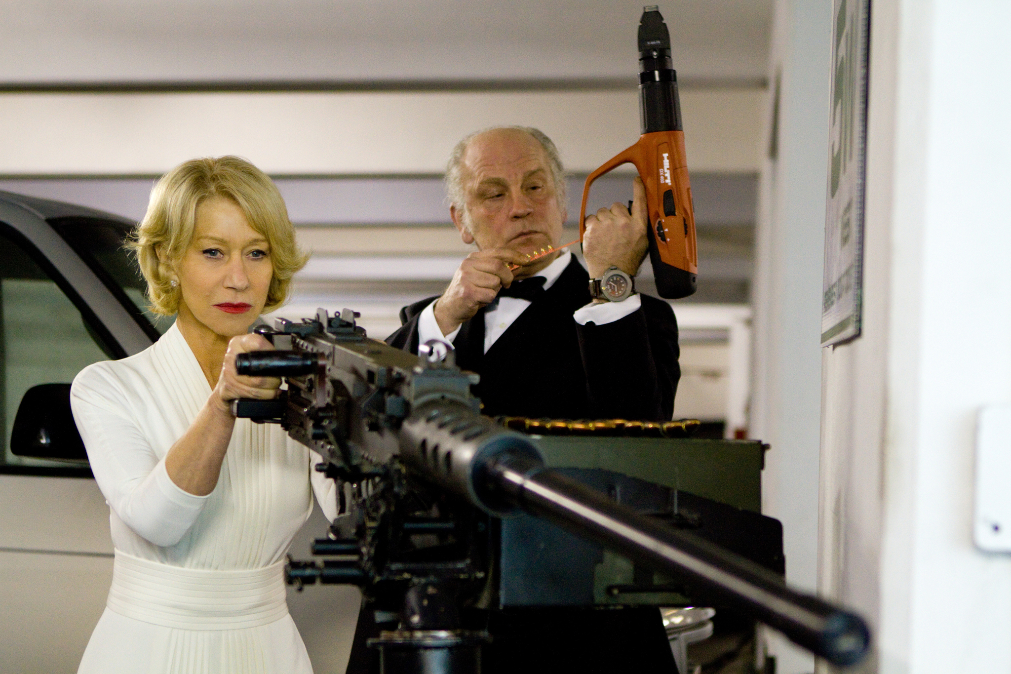 Still of John Malkovich and Helen Mirren in Rizikinga erzinti diedukus (2010)