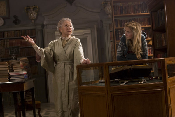 Still of Helen Mirren and Eliza Bennett in Inkheart (2008)