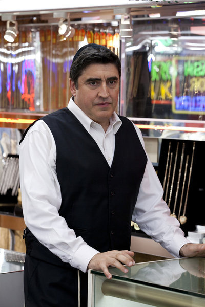 Still of Alfred Molina in Law & Order: Los Angeles (2010)