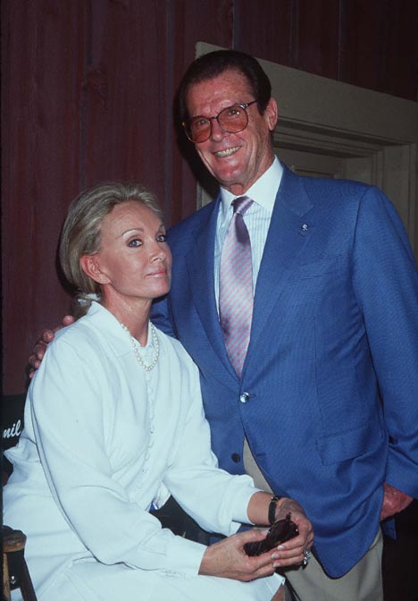 Roger Moore at event of Dr. Quinn, Medicine Woman (1993)