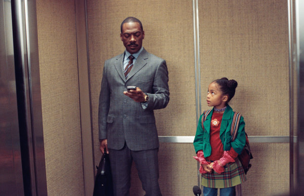 Still of Eddie Murphy and Yara Shahidi in Imagine That (2009)