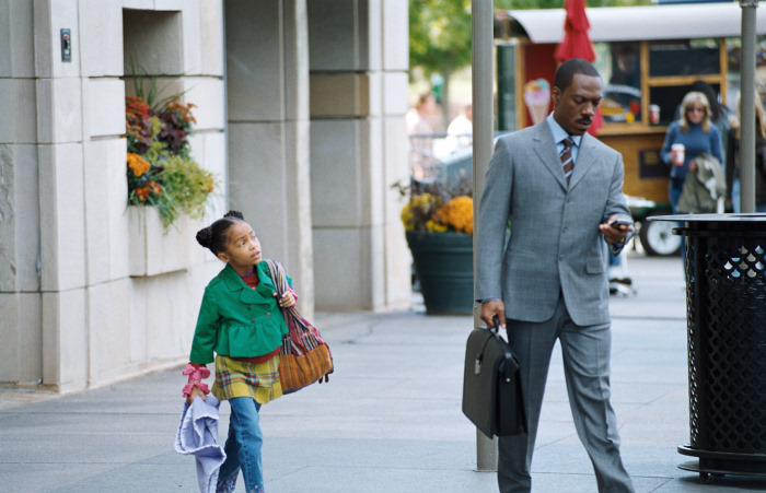 Still of Eddie Murphy and Yara Shahidi in Imagine That (2009)