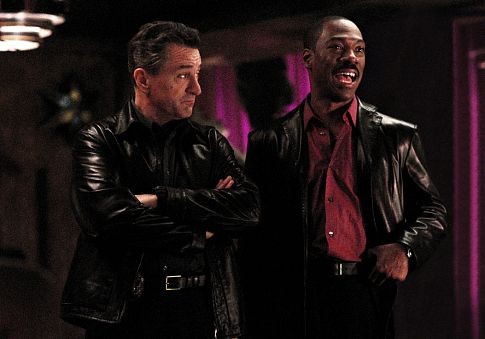 Still of Robert De Niro and Eddie Murphy in Showtime (2002)