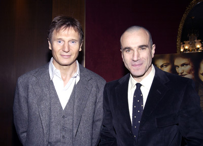 Daniel Day-Lewis and Liam Neeson at event of Empire (2002)