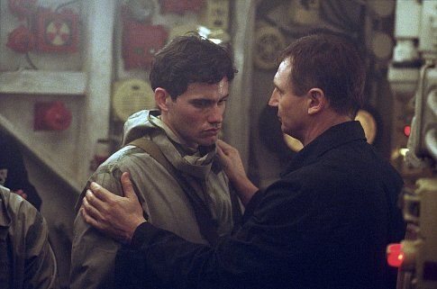 Still of Liam Neeson and Christian Camargo in K-19: The Widowmaker (2002)