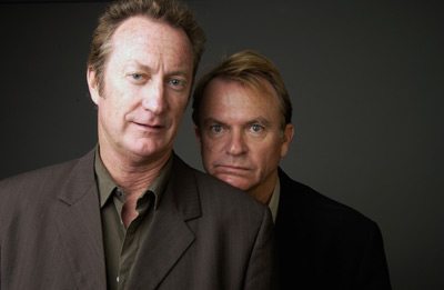 Sam Neill and Bryan Brown at event of Dirty Deeds (2002)