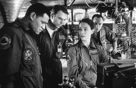 Still of Laurence Fishburne, Sam Neill, Kathleen Quinlan and Jason Isaacs in Event Horizon (1997)