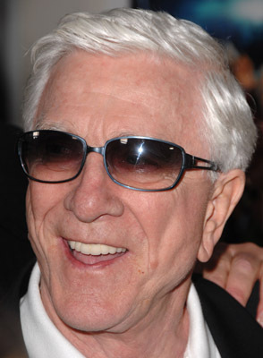 Leslie Nielsen at event of Superherojus! (2008)