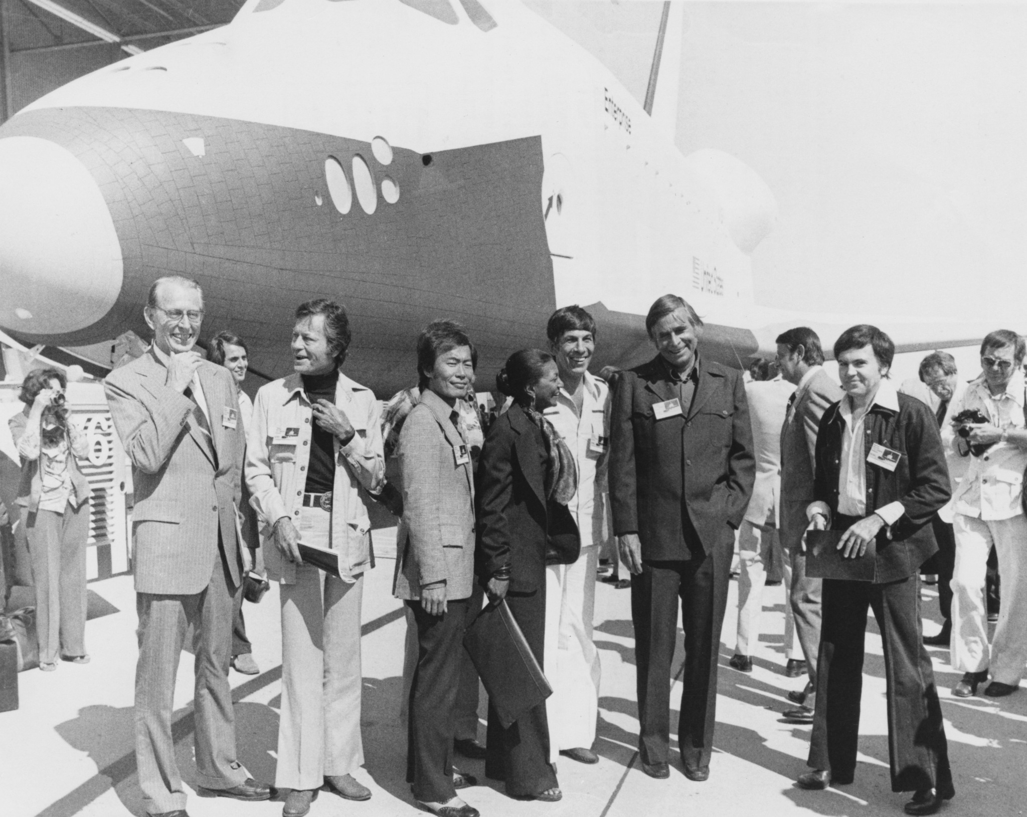 Walter Koenig, Leonard Nimoy, DeForest Kelley, George Takei, Nichelle Nichols and Gene Roddenberry