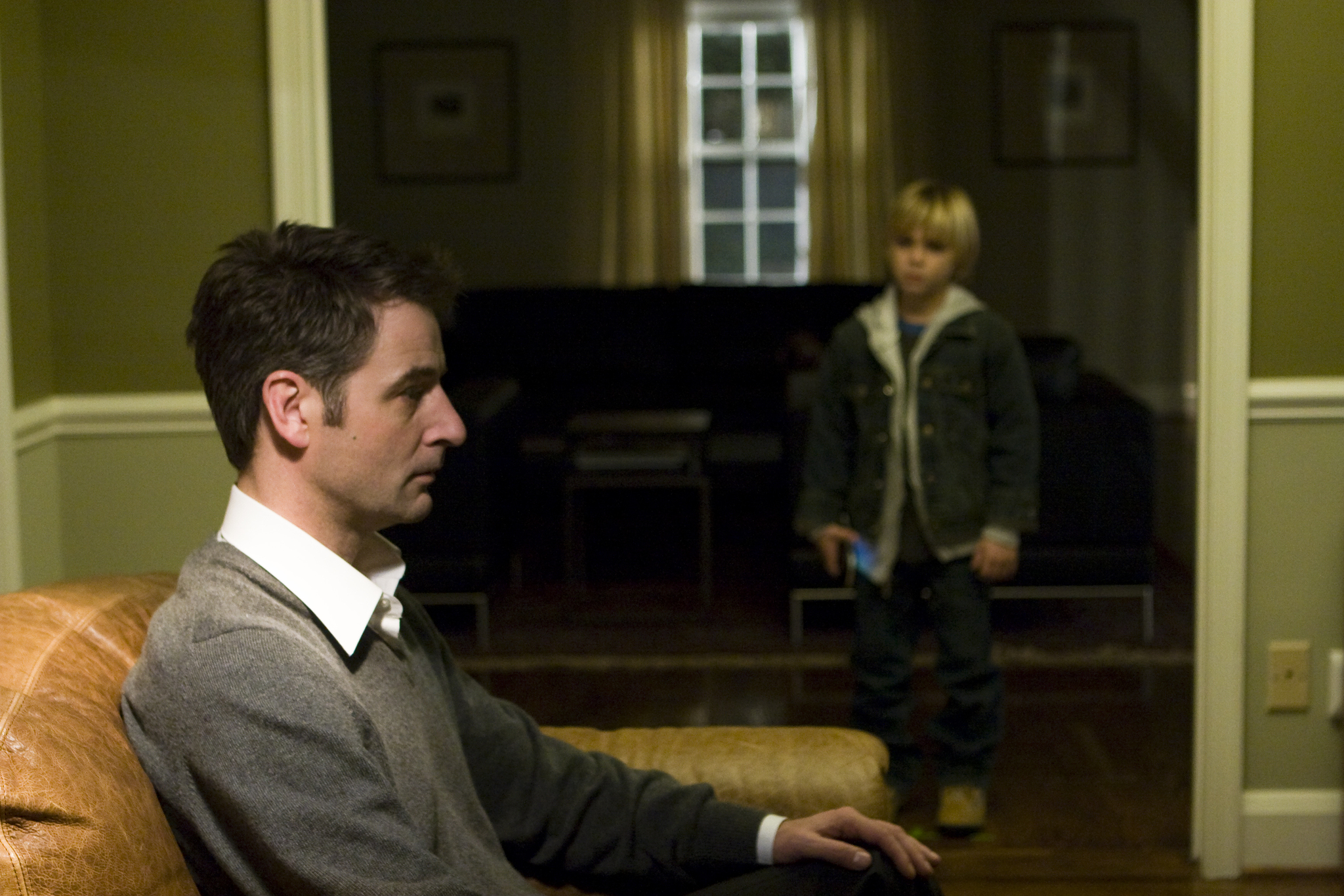 Still of Jeremy Northam and Jackson Bond in The Invasion (2007)