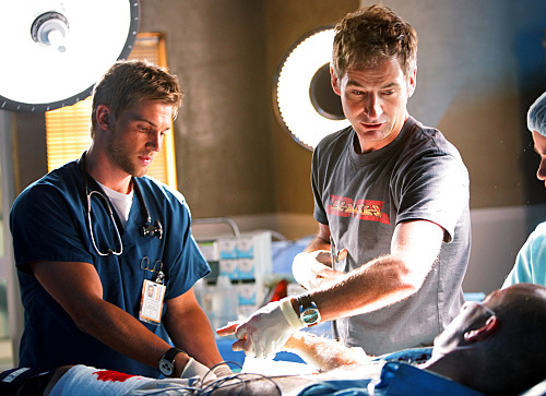 Still of Jeremy Northam and Mike Vogel in Miami Medical (2010)
