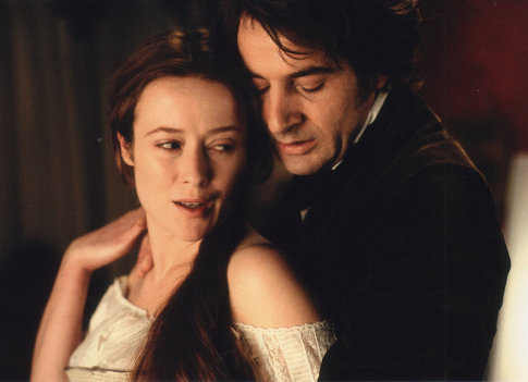 Still of Jennifer Ehle and Jeremy Northam in Possession (2002)