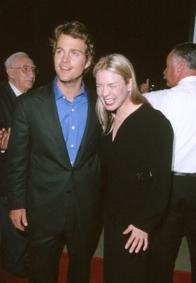 Renée Zellweger and Chris O'Donnell at event of The Bachelor (1999)