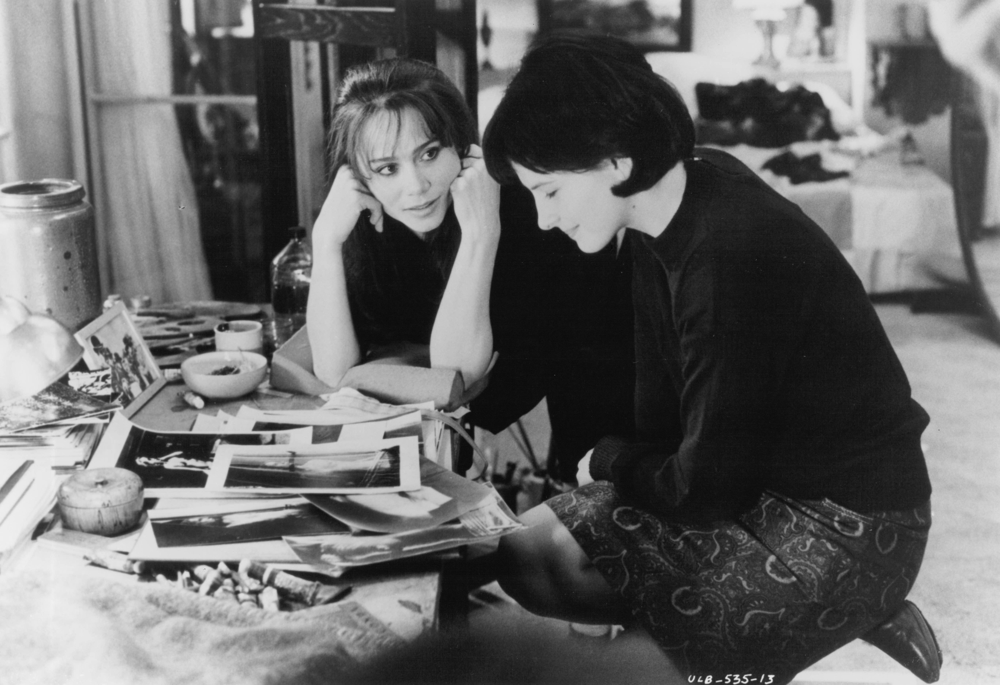 Still of Juliette Binoche and Lena Olin in The Unbearable Lightness of Being (1988)