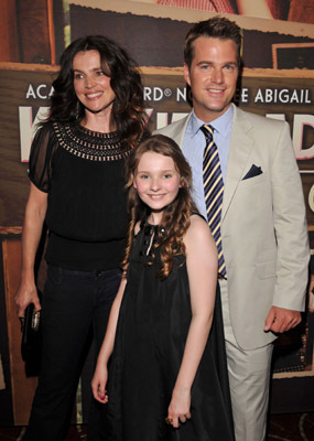 Chris O'Donnell, Julia Ormond and Abigail Breslin at event of Kit Kittredge: An American Girl (2008)