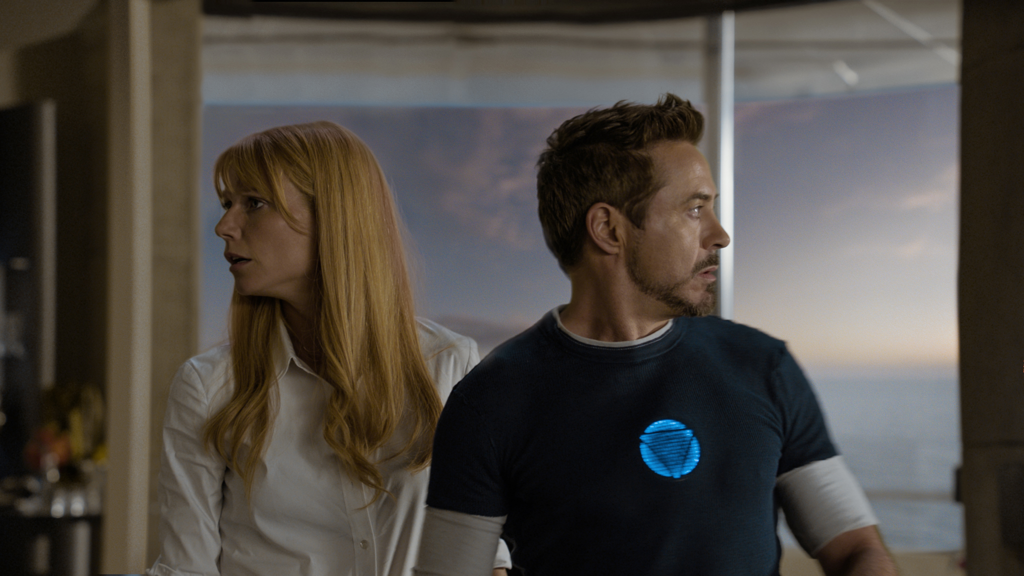 Still of Robert Downey Jr. and Gwyneth Paltrow in Gelezinis zmogus 3 (2013)
